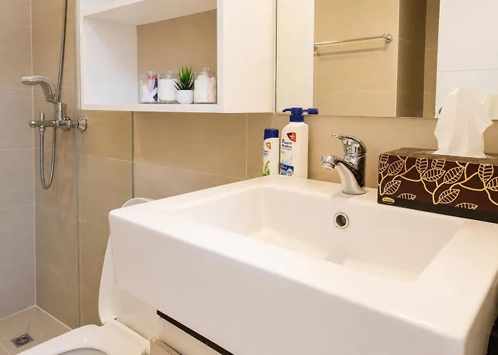 1br Unit With Pool And Gym Access In Salcedo Village Apartment