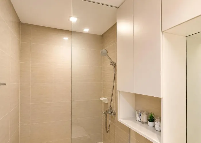 1br Unit With Pool And Gym Access In Salcedo Village Apartment *