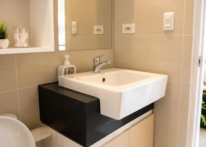 Apartment 1br Unit With Pool And Gym Access In Salcedo Village